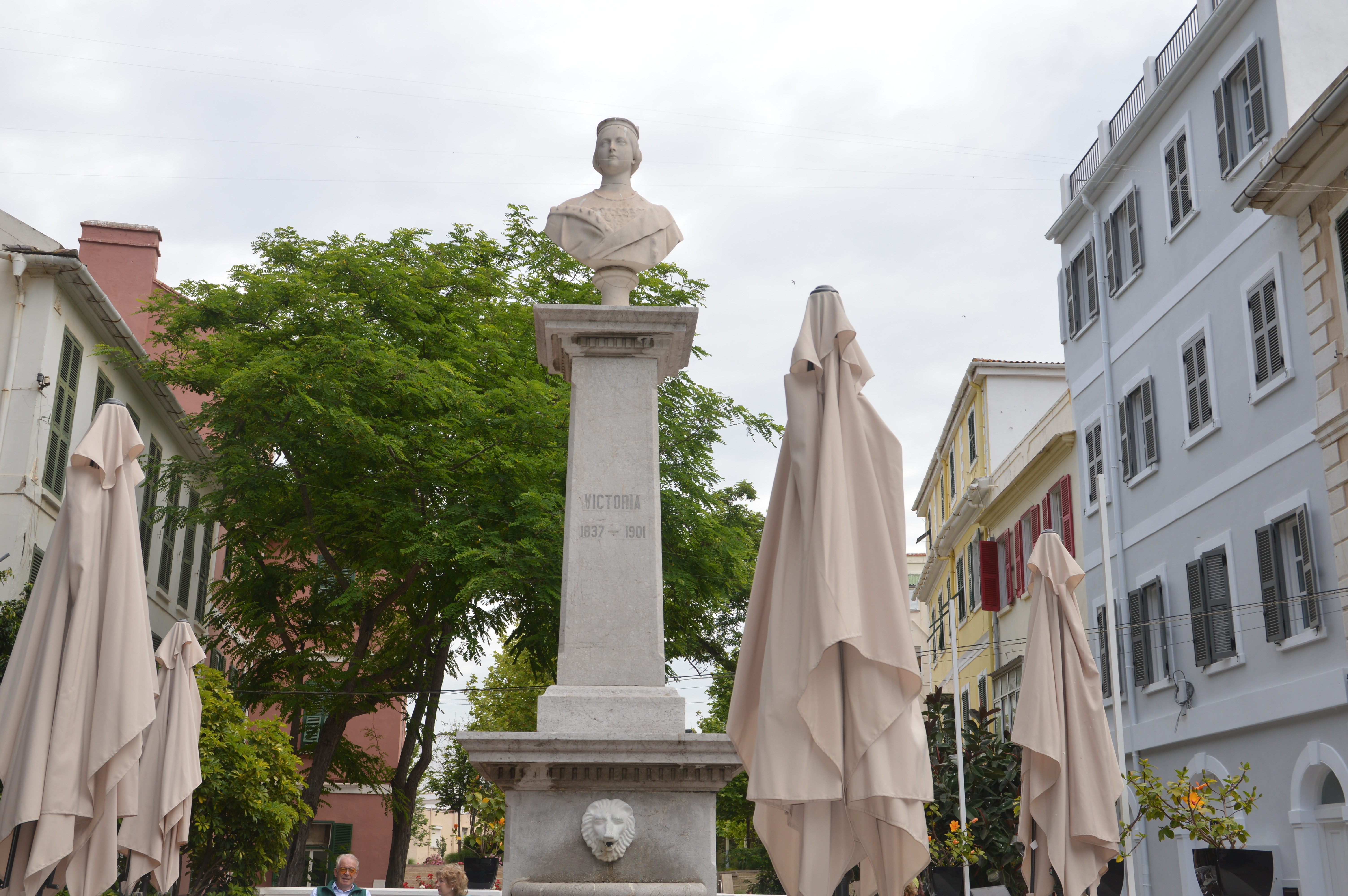 Queen Victoria bust & column Image